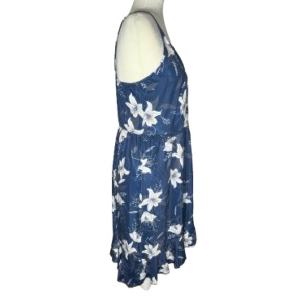 NWT Untranice Women's Floral Blue and White Spaghetti Strap Dress - Picture 4 of 7